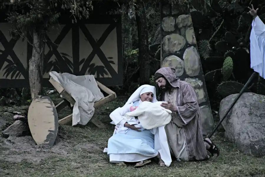 RECREACIÓN. La obra “Vida y Pasión de Dios Hombre” (dirigida por Carlos Kanán) fue interpretada en varias locaciones.