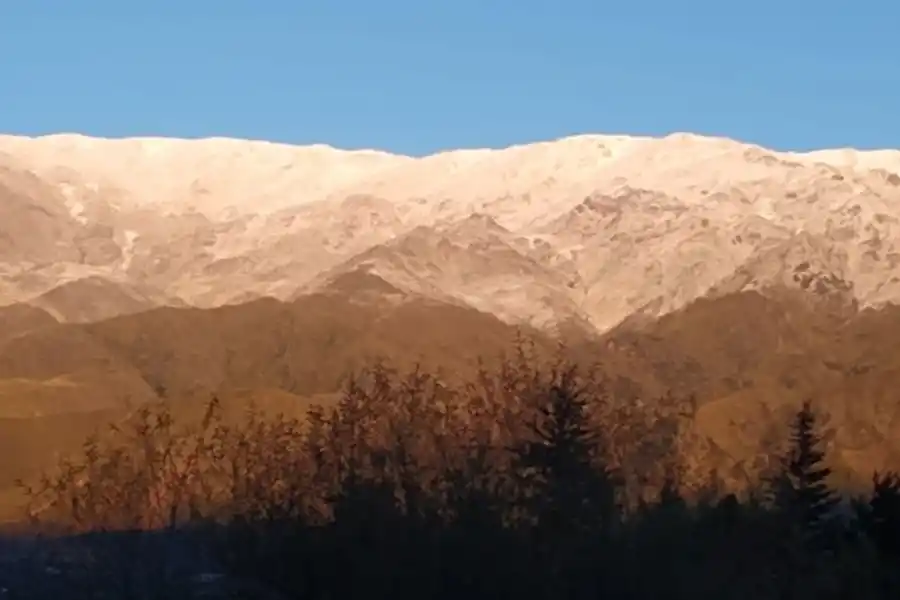 En fotos: el cerro Muñoz cambió su fisonomía y se tiñó del blanco