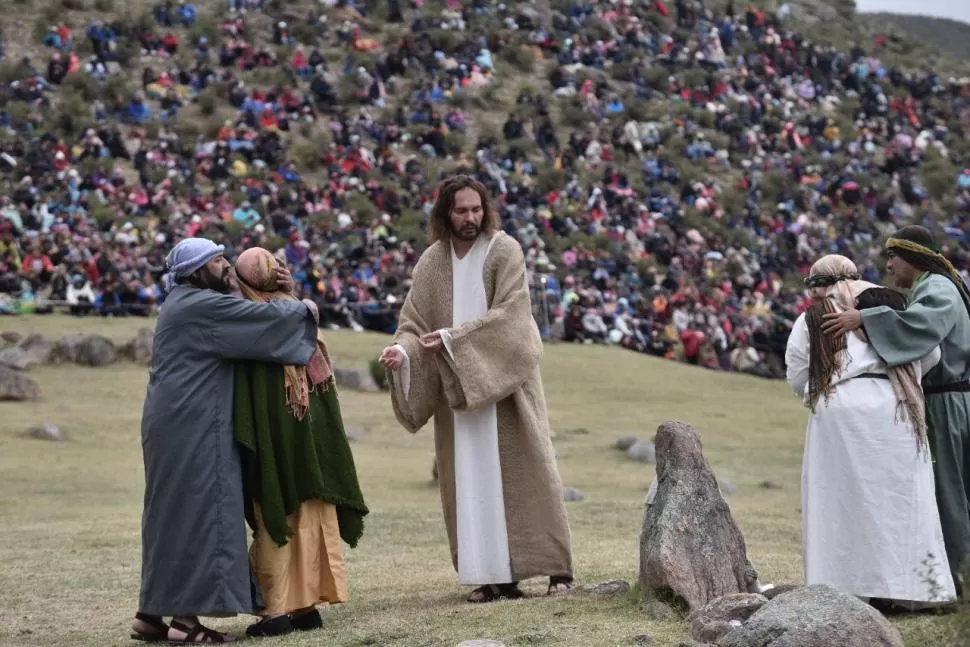 SEGUNDA VEZ. Benjamín Tannuré Godward interpreta a Jesús en la Pasión. LA GACETA / FOTO DE Osvaldo Ripollcredito