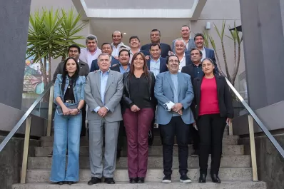 Jaldo acordó con los 15 intendentes oficialistas asistir a las comunas rurales