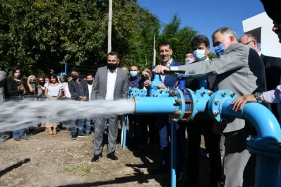 El Chañar: Jaldo habilitó un pozo de agua potable y pavimento