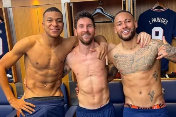 La inolvidable selfie de una rusa en el ascensor con Messi, Mbappe y Neymar