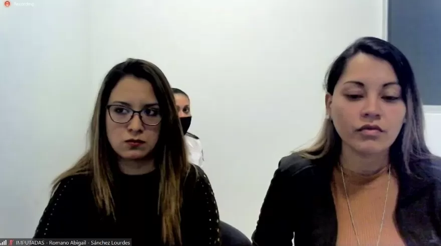 LAS ACUSADAS. La oficial Lourdes Sánchez y la cabo Abigail Romano negaron las acusaciones que recibieron.  
