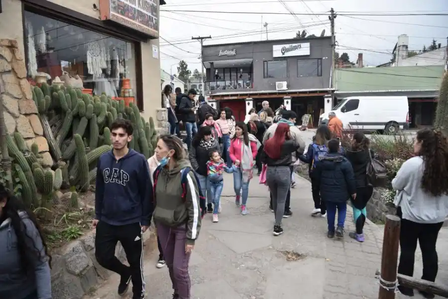 ELLOS TAMBIÉN DIJERON PRESENTE. Hubo una invasión de jóvenes.