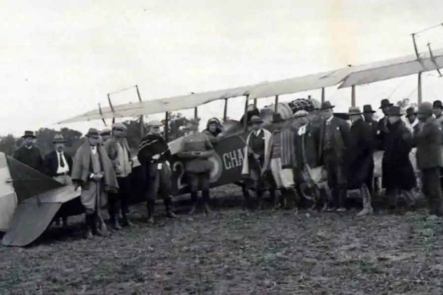 El avión utilizado durante la masacre de Napalpí. (Foto de El País)