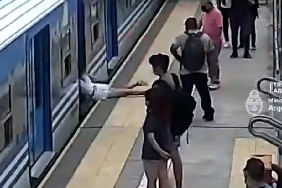 Mujer se descompensó y cayó a las vías del tren en La Matanza