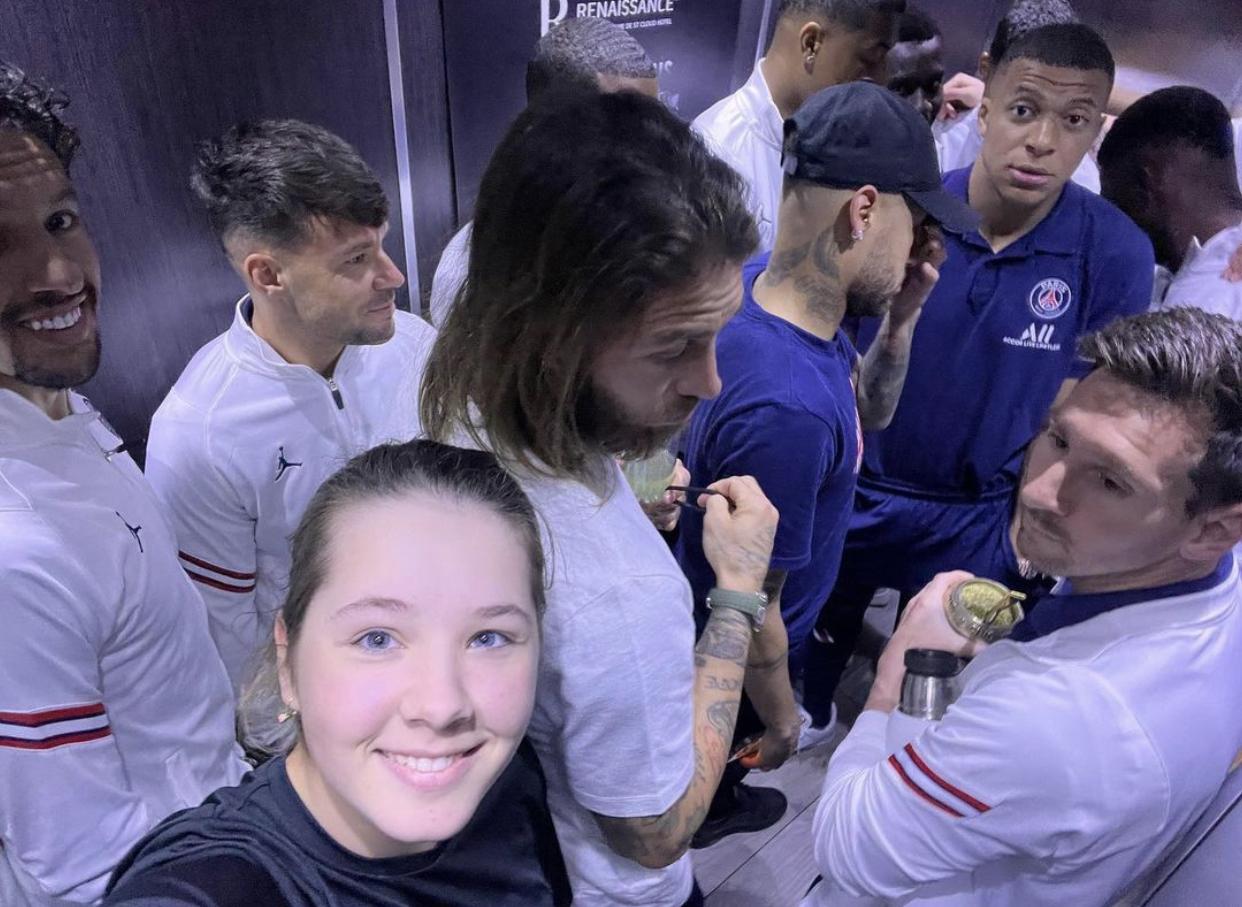 La famosa selfie de la rusa con medio equipo del PSG.