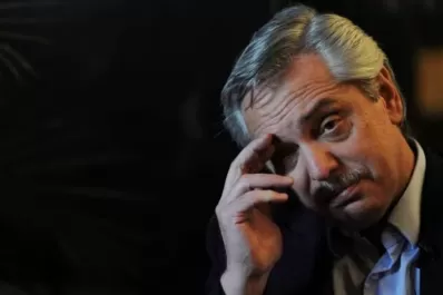 El análisis de Jorge Asís: El Gobierno en el piso, tapado con diarios