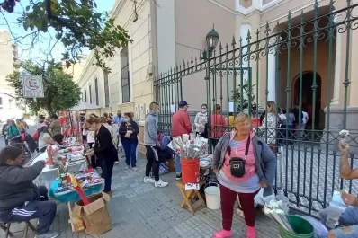 Cientos de tucumanos piden y agradecen a San Expedito