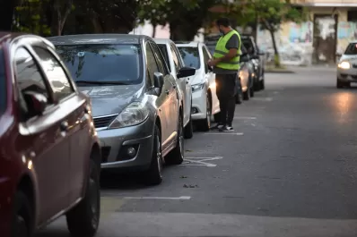 La lluvia demoró la aplicación del estacionamiento pago