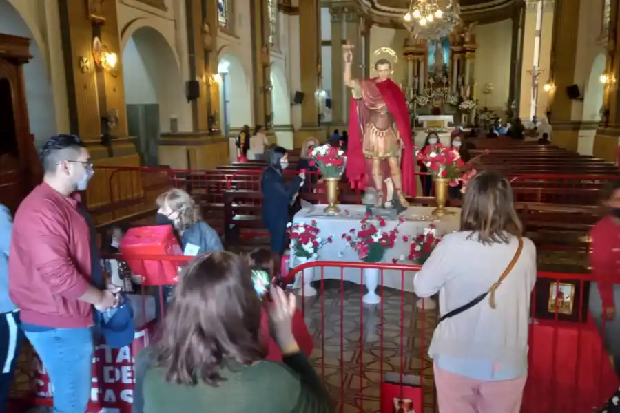 Cientos de tucumanos piden y agradecen a San Expedito