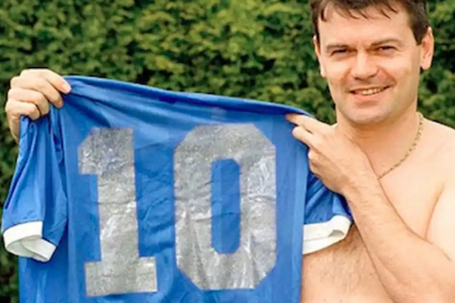 Maradona: mañana se inicia la subasta por la camiseta que usó ante Inglaterra en 1986