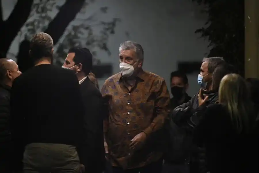 El dolor de Luis Ventura en el velatorio de su hermano: “Él se quiso ir” 