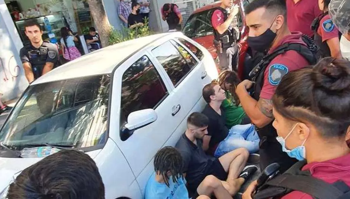 Los acusados de la violación en banda en Palermo al momento de su detención