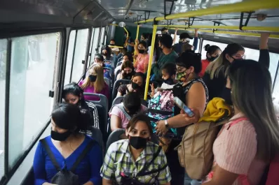 Cuatro razones para seguir con el barbijo en sitios cerrados