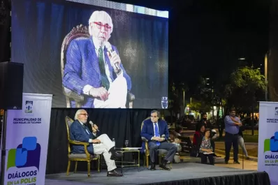 Santiago Kovadloff inauguró el ciclo “Diálogos en la polis”