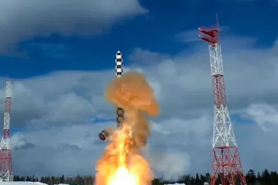 Rusia prueba su misil intercontinental y advierte: “hará pensar dos veces a quienes nos amenazan”