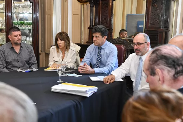 Manantial Sur: empresarios y funcionarios ultiman detalles para reconstruir 952 casas