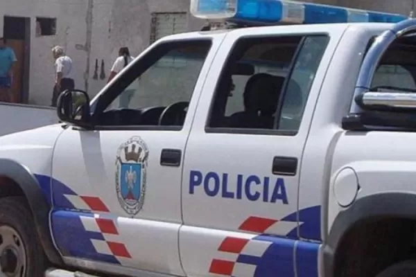 Un hombre quiso pegarle con un palo a su suegro y le fracturó el cráneo al hijo de su pareja