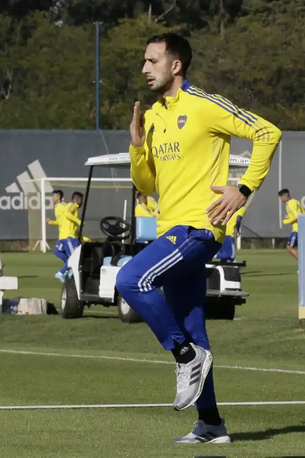 OPORTUNIDAD. Un triunfo sobre el “Tomba” podría traerle a Boca algo de tranquilidad. La necesita. CABJ