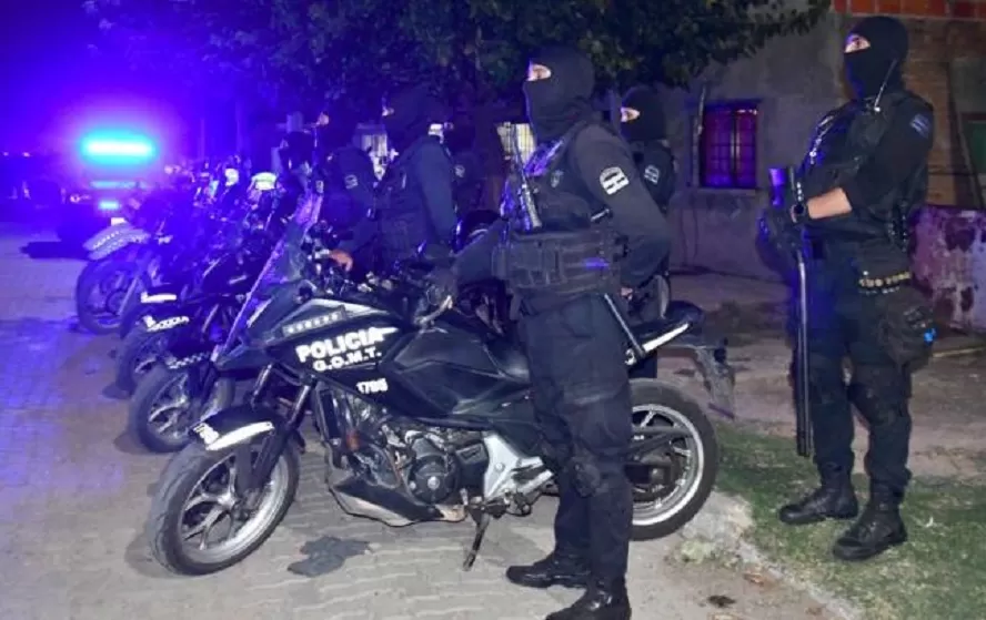 POLICÍAS DESPLEGADOS EN EL OPERATIVO. 