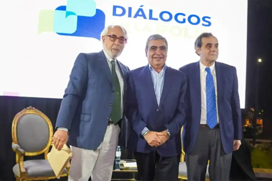 Kovadloff, Alfaro y Brahim, luego de la disertación.