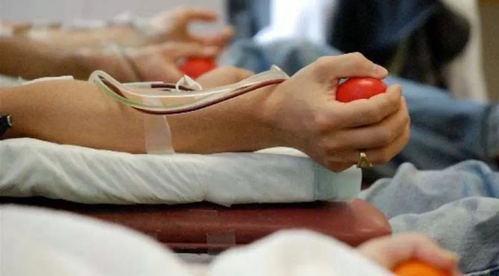 SIMPLE Y RÁPIDO. Donar sangre es un enorme acto de generosidad social. 