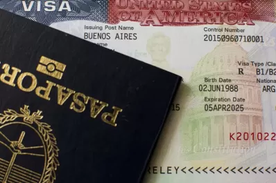 Cayó una banda que falsificaba documentos para facilitar el acceso a la visa de EEUU
