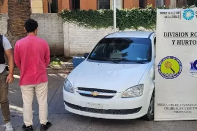 Lograron recuperar un auto robado, tras una persecución policial