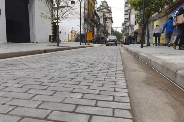 En fotos: se habilitó la semipeatonalización de calle Laprida al 100