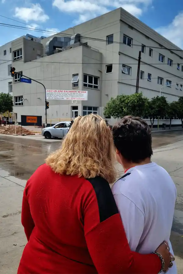 Hace un año le salvaron la vida y hoy agradeció a los médicos con un pasacalle