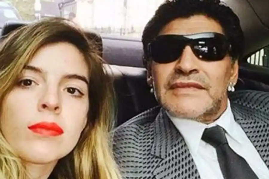 Dalma Maradona y su hija Roma aseguran que “se comunican” con Diego 