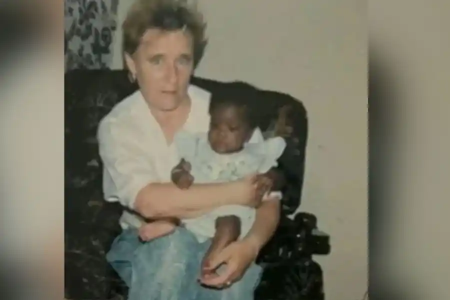 Rosalinda junto a su hija Lola