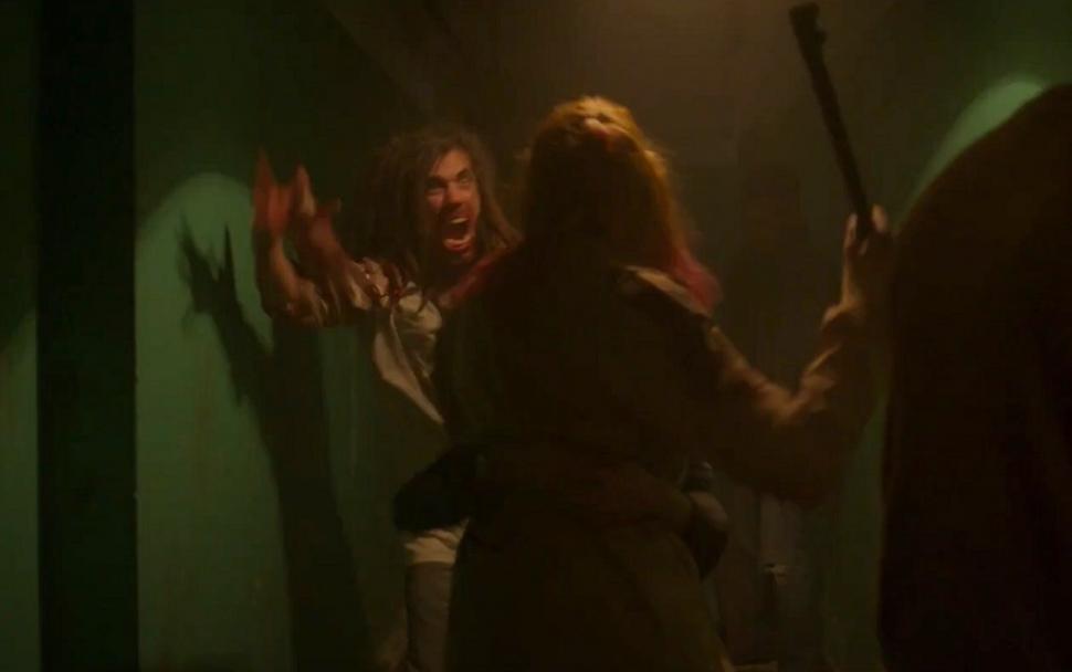 RODEADOS. Los zombies son los dueños de Montevideo en “Virus 32”.