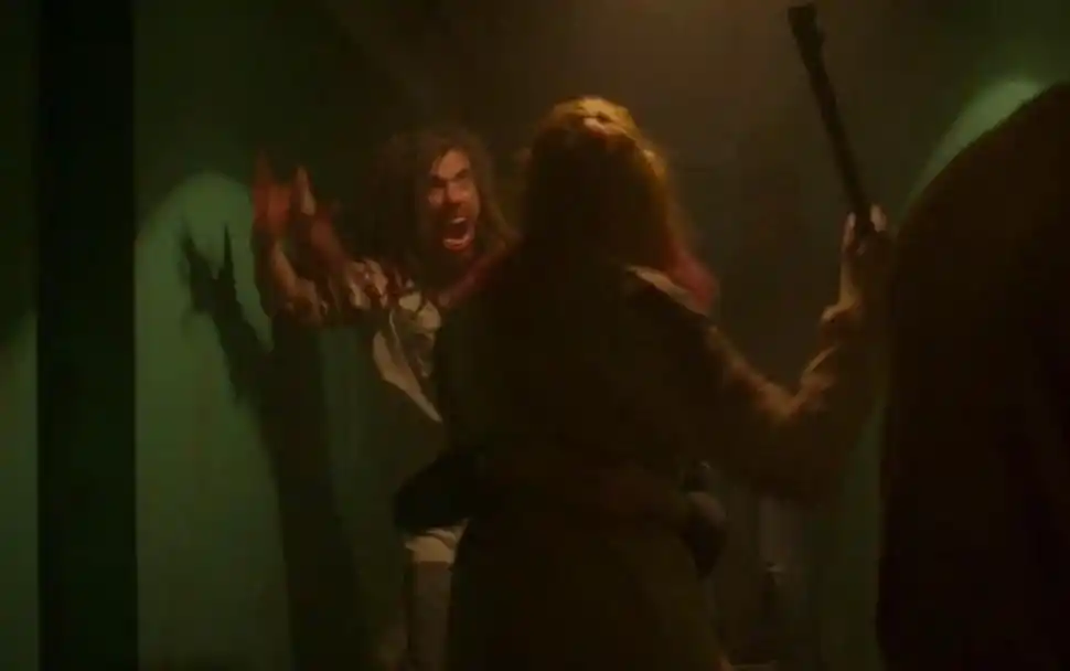 RODEADOS. Los zombies son los dueños de Montevideo en “Virus 32”.