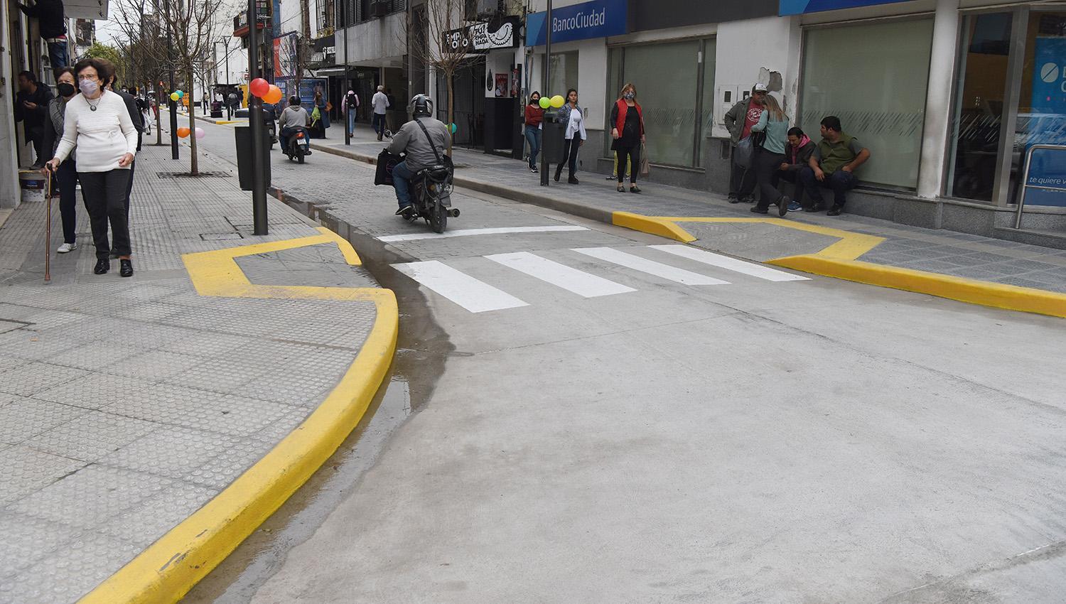 En fotos: se habilitó la semipeatonalización de calle Laprida al 100