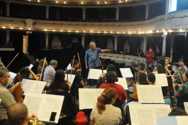 Dos músicos mexicanos quieren compartir la riqueza de la música inspirada por su tierra