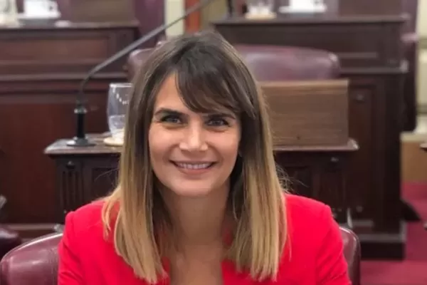 Granata: La que puede puede y la que no sigue esperando en línea