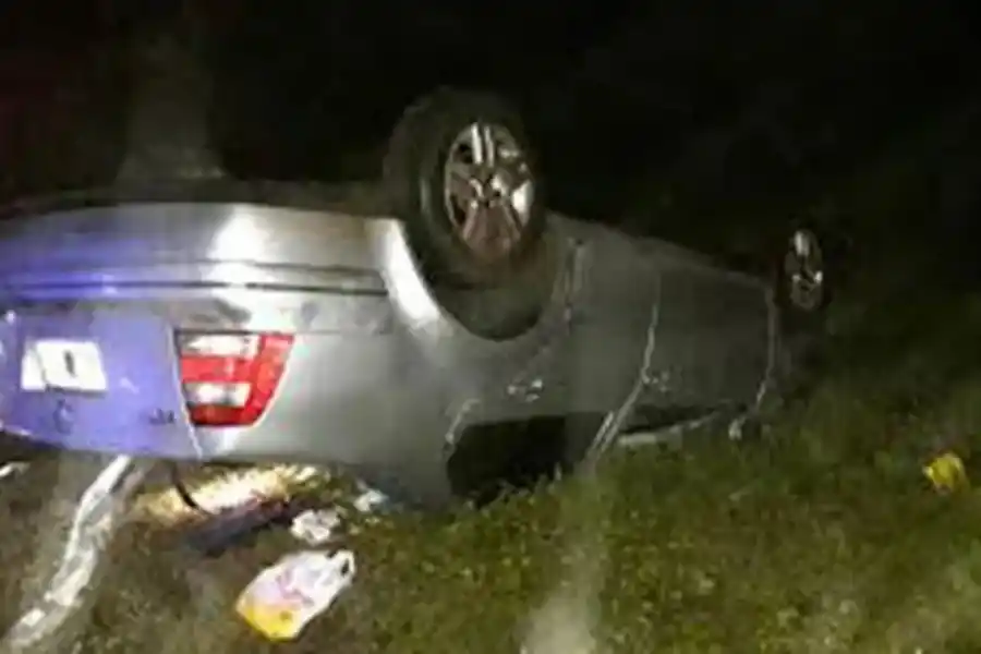 El auto accidente en el que viajaban los hinchas de Atlético.