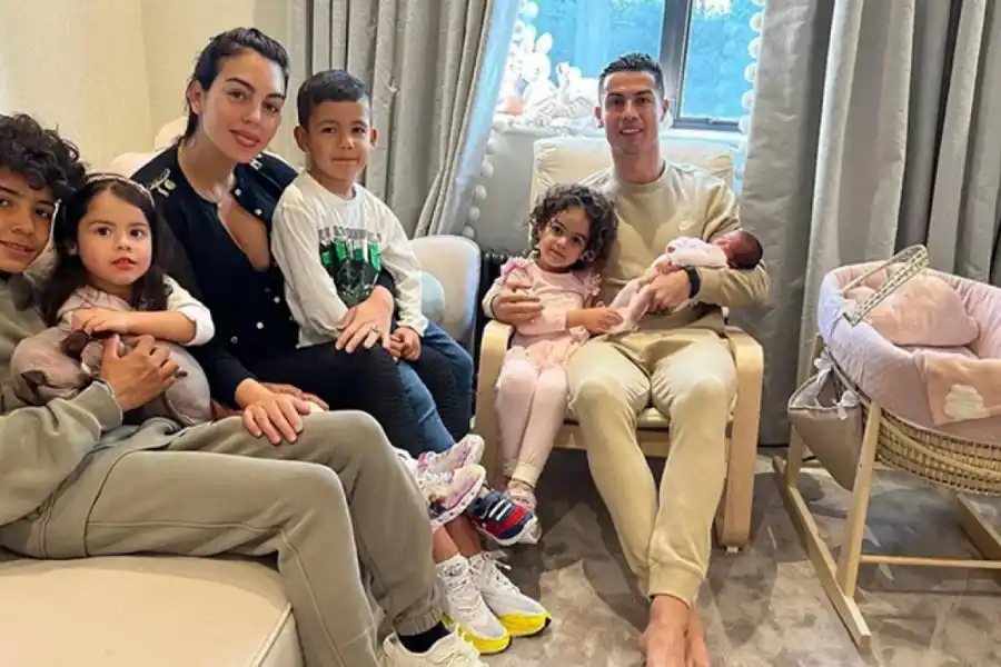 EN FAMILIA. Cristiano Ronaldo y Georgina Rodríguez.