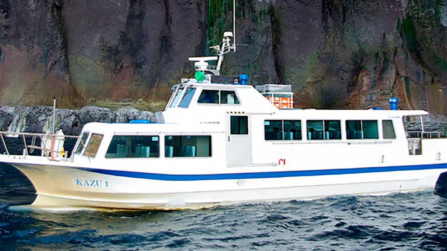 Desapareció un barco turístico con 26 personas a bordo en Japón