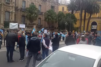 23A: en apoyo al campo, en Tucumán hubo una protesta frente a la Casa de Gobierno