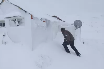 Quedaron atrapados por una tormenta de nieve y tuvieron que ser rescatados
