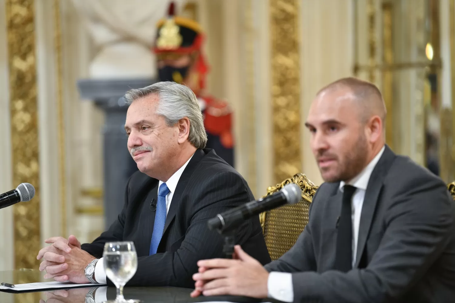 ACTO OFICIAL. El presidente, Alberto Fernández, junto con el ministro de Economía, Martín Guzmán. PRENSA NACIÓN