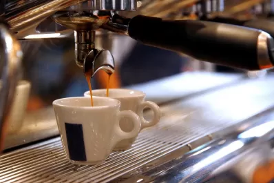 Nicolás Artusi: “El café se toma sin azúcar y hecho con agua mineral o filtrada”