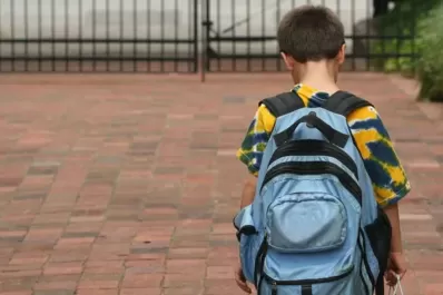 A un alumno le escriben “terrorista” en el guardapolvo por su apellido musulmán