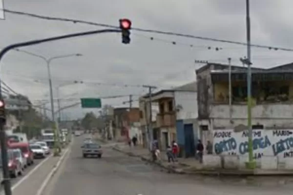 Arrebato en un semáforo: robó un celular de un auto y fue imputado por robo