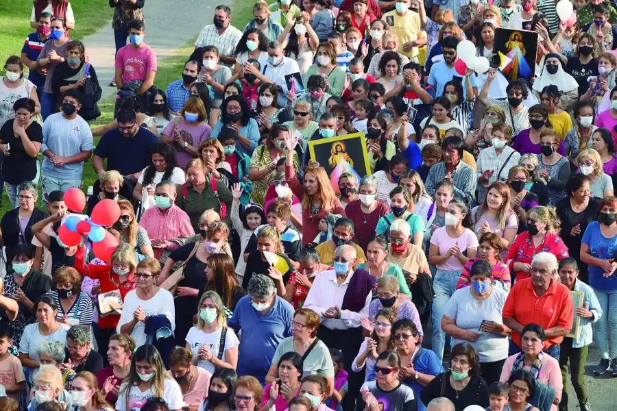 CON FE. Personas de todas las edades participaron de las caravanas.