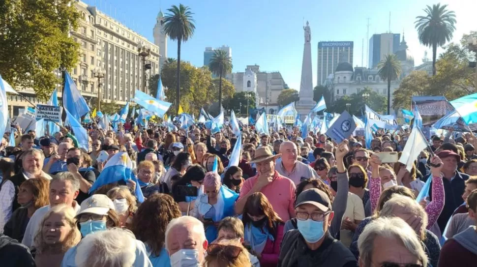 NUTRIDA CONCURRENCIA. Representantes de 200 entidades del país fueron a reclamar en Buenos Aires. infobae.com