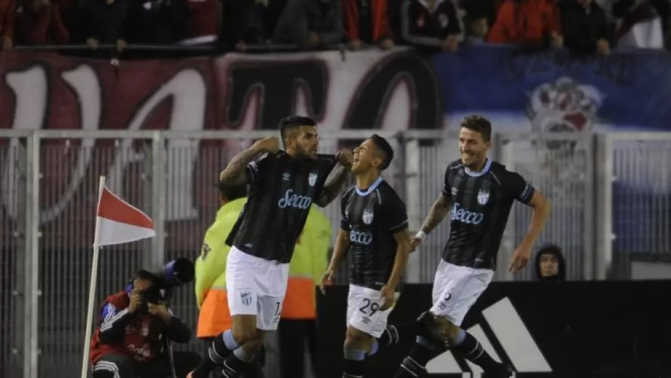 Histórico: Javier Toledo, Rodrigo Aliendro y Gervasio Núñez festejan el gol que les dio la clasificación ante River en 2019.